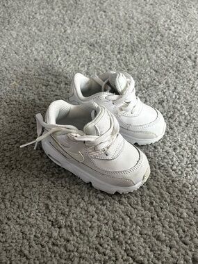 White Nike Air Max 5
